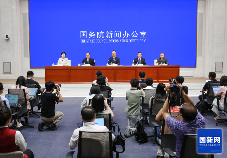 國新辦舉行新聞發(fā)布會介紹《中共中央辦公廳 國務(wù)院辦公廳關(guān)于完善市場準(zhǔn)入制度的意見》有關(guān)情況